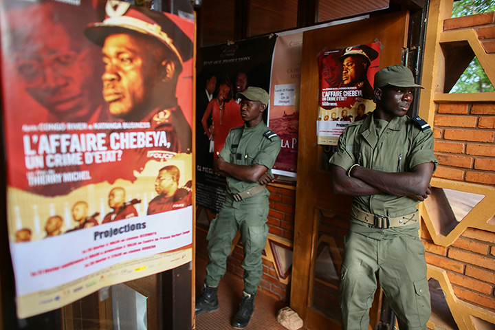 FTA: Nic Bothma: Soldiers stand guard at the entrace to Cinema Burkina