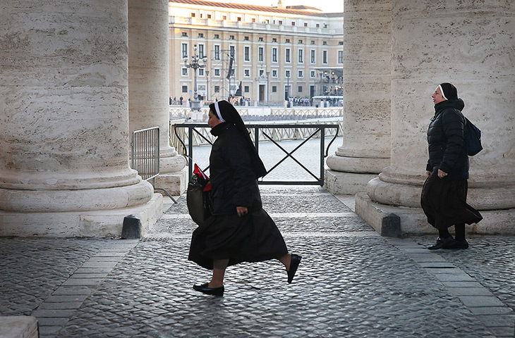 Pope Benedict XVI speech: nuns run to get into St Peter's Square 
