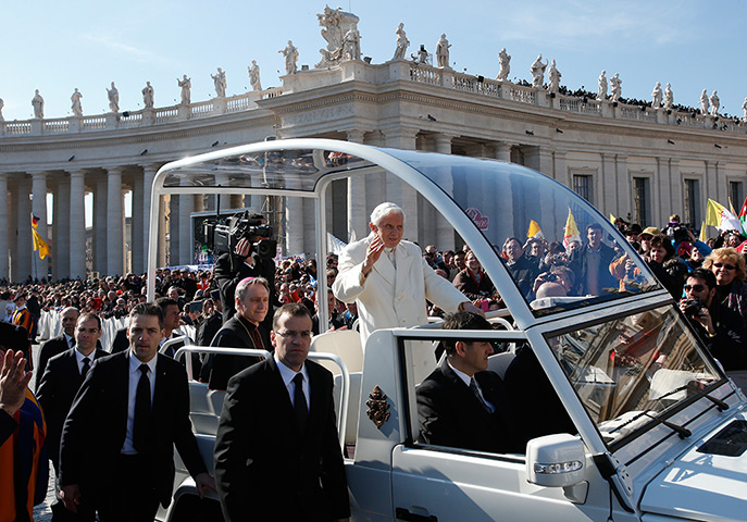 Pope Benedict XVI speech: Pope Benedict XVI greets pilgrims in St. Peter's Square 