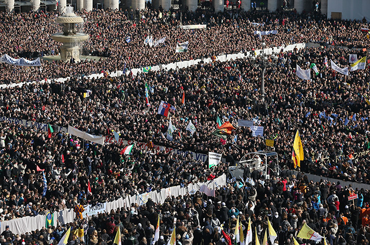 Pope Benedict XVI update: Pope Benedict XVI travels in the Popemobile through crowds