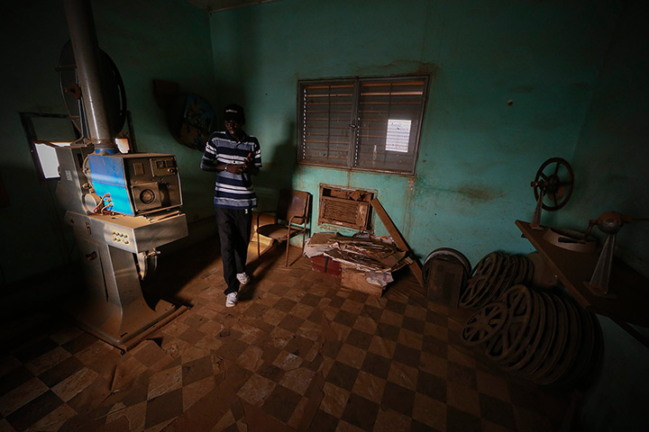 FTA: Nic Bothma: A projectionist walks around an old film projector