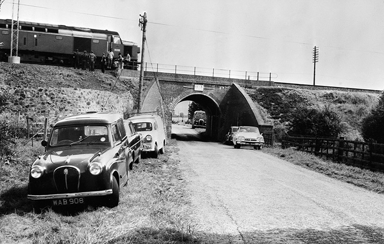 Bruce Reynolds: The Mail Train which was stopped on a bridge so that it could be unloaded