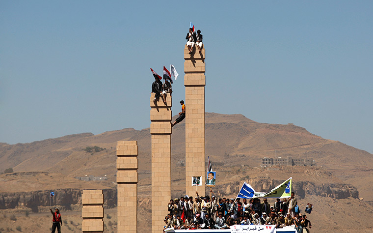 24 hours in pictures: Supporters of Yemen's former President Ali Abdullah Saleh attend a rally