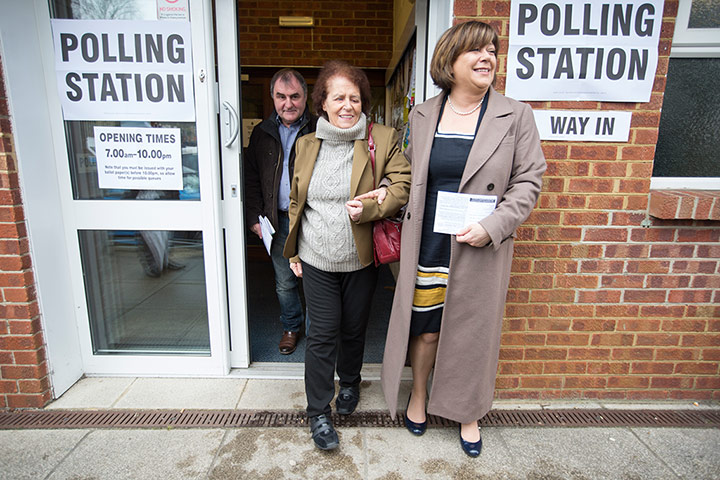 Sean Smith in Eastleigh: Maria Hutchings, her mother Victoria and husband