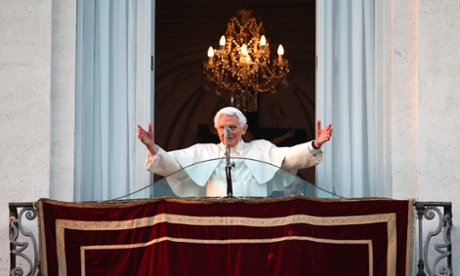 Benedict XVI greets his followers for the last time as Pope. REUTERS/ Tony Gentile.