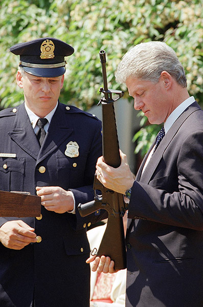 US presidents with guns: Bill Clinton holds a Colt AR-15 rifle during a ceremony in the Rose Garden
