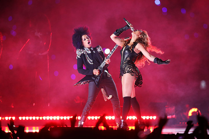 Beyonce: Beyonce with lead guitarist Bibi McGill