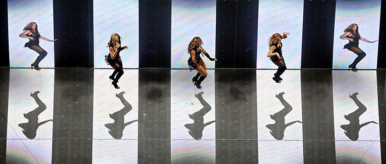 Beyonce: Beyonce seen performing with video projections of herself