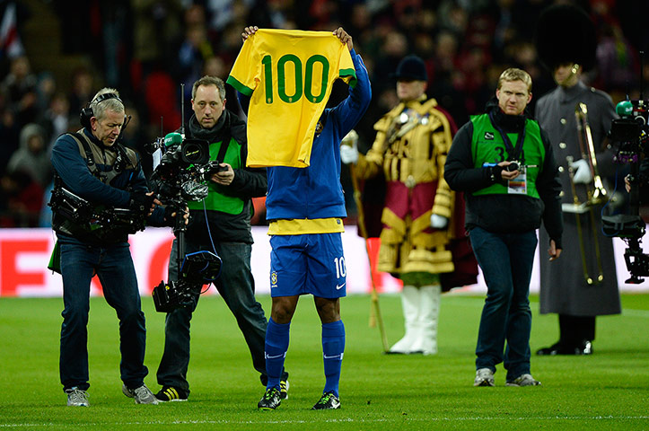 England v Brazil TJ3: Ronaldinho 100th cap shirt