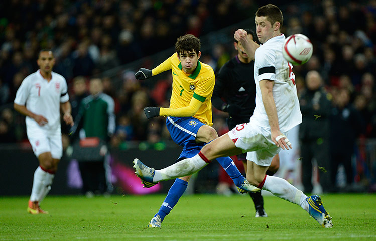 TJ4: Oscar shoots past Chelsea team-mate Cahill
