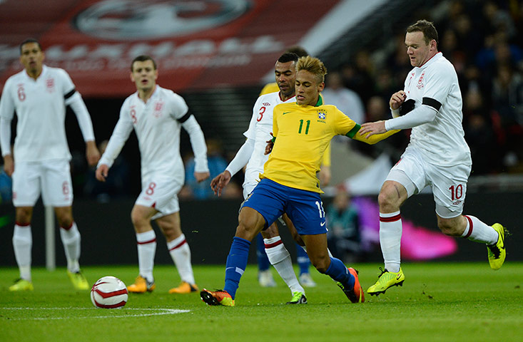 TJ4: Neymar crowded out by Cole and Rooney