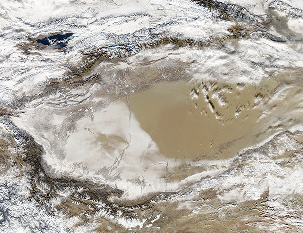 Satellite Eye: Storm Turns the Taklimakan Desert White