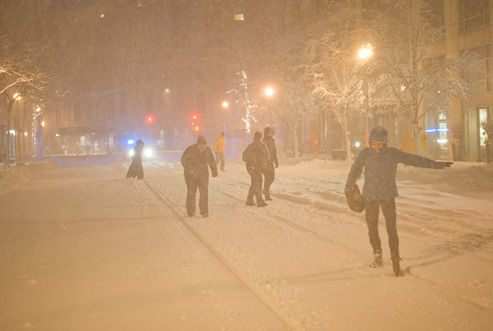 saturday blizzard: Winter snow storm Nemo hits Boston with a flurry