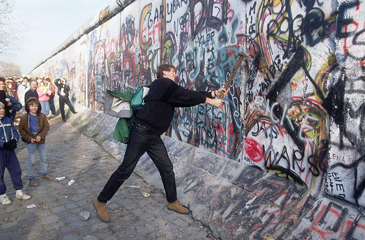 Berlin wall art : The Fall of the Berlin Wall