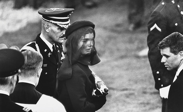 Elliott Erwitt: Jackie Kennedy, Arlington, Virginia, 1963