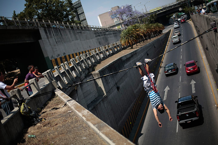 20 Photos: Luis Amezquita hangs upside down during slacklining practice in Guatemala