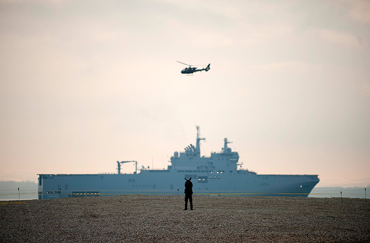 24 hours: Gosport, England: A French Foreign Legion soldier directs a helicopter