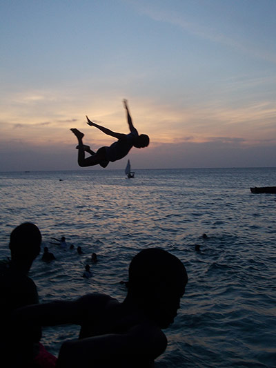Inpics-leap: silhouette of boy jumping into sea