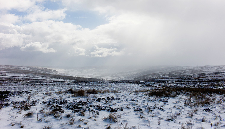 Spring snow: Snowstorms sweep across the Yorkshire Moors 