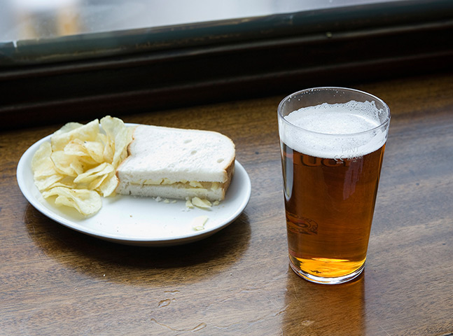Inflation basket: Pub cold-filled rolls or sandwiches 