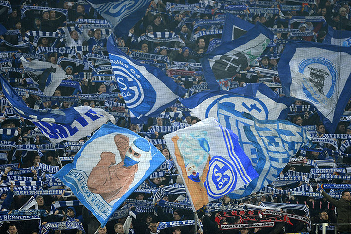schalke: Schalke 04 fans cheer
