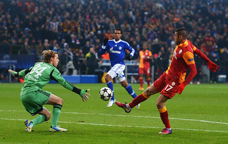 schalke: Burak Yilmaz scires