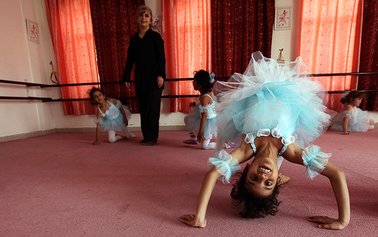 24 hours: Sana'a, Yemen: Girls at their first ballet class