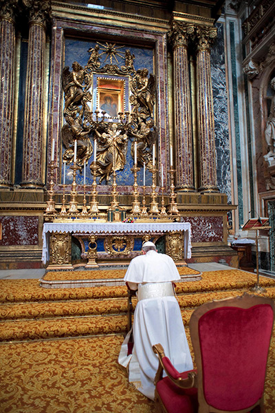 Pope Francis first day: Pope Francis praying at Rome's Santa Maria Maggiore basilica