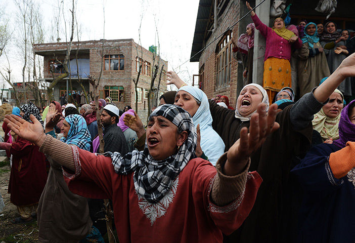 24 hours: Srinagar, Kashmir: Women mourn