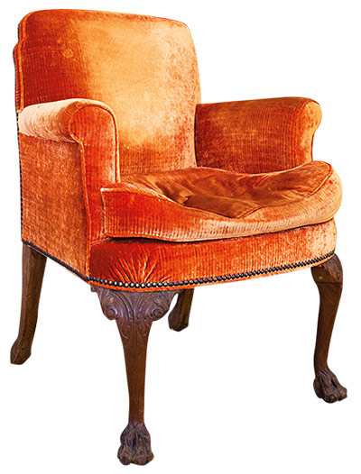 The Selby: Velvet chair with paw feet