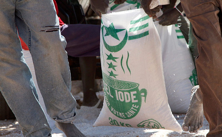 Senegal: salt production on the banks of Lake Retba
