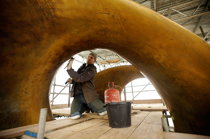 Moore Rodin: Workers clean and lacquer Henry Moore's Double Oval