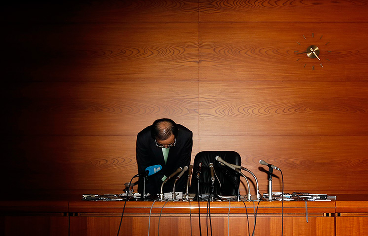 24 hours in pictures: Outgoing Bank of Japan Governor Masaaki Shirakawa bows