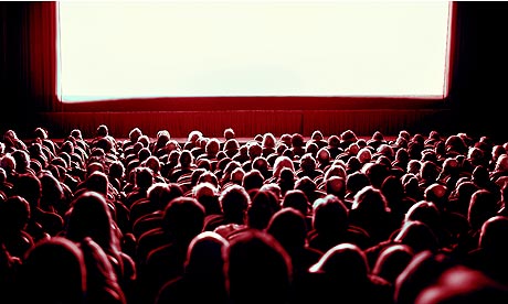 Crowd-watching-movie-in-t-008.jpg