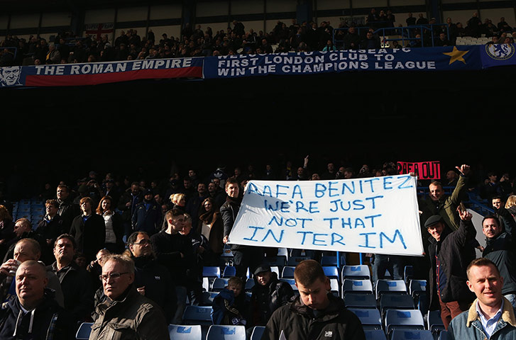 rafa: Chelsea fans with anti-rafa banner