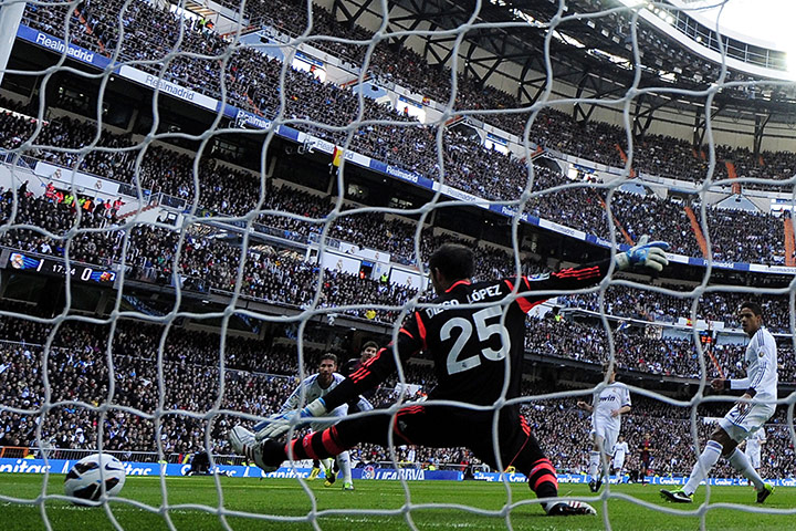 classico: Messi scores