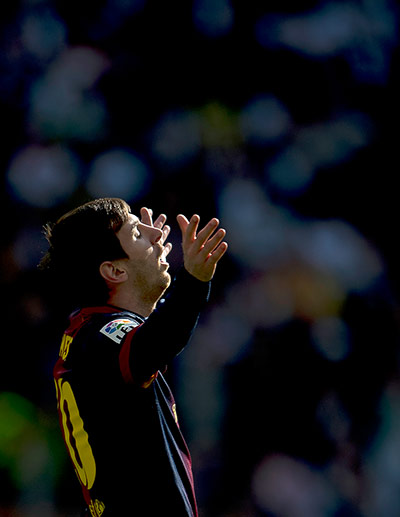 classico: Messi celebrates