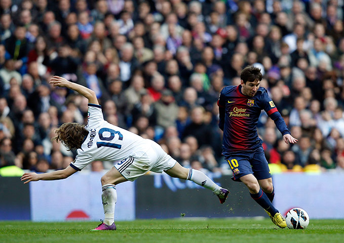 clasico 2: Messi skips past Luka Modric