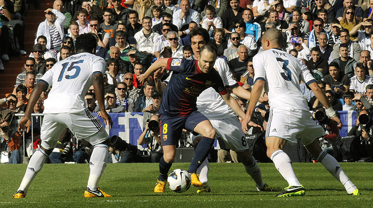 clasico 2: Michael Essien, left, Pepe, right and Kaka swamp Andres Iniesta 