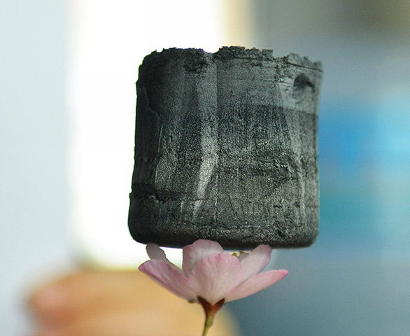 24 hours: Hangzhou, China: A piece of graphene aerogel 