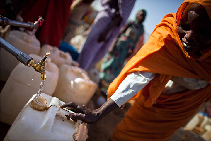 Water in Sudan: Sudanese women from Jebel Saiey in north Darfur