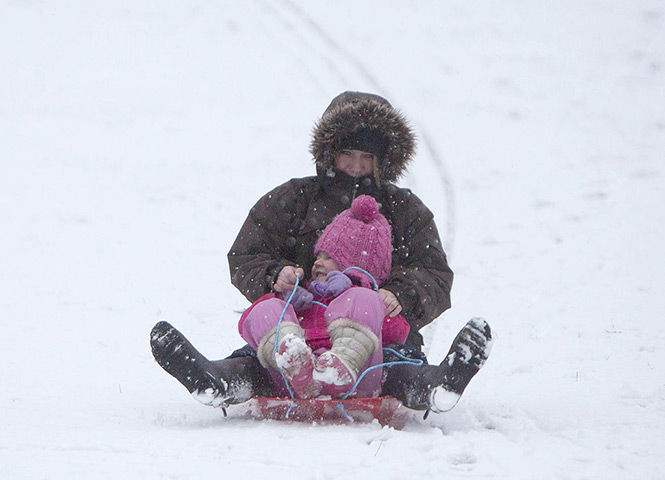 Uk snow: Kirsty Grogan and daughter in Kelvingrove Park, Glasgow