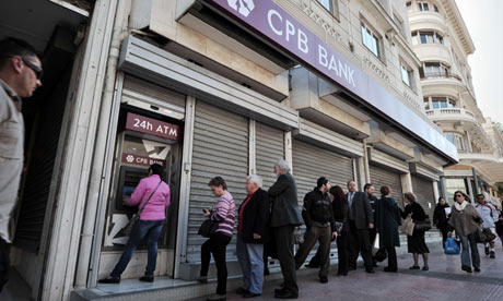 Cypriots-queue-at-a-cash--010.jpg (460×276)