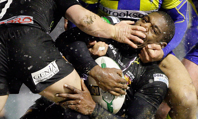20 Photos: Warrington Wolves v Huddersfield Giants