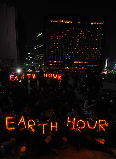 WWF Earth Hour: South Korean students hold Earth Hour LED displays