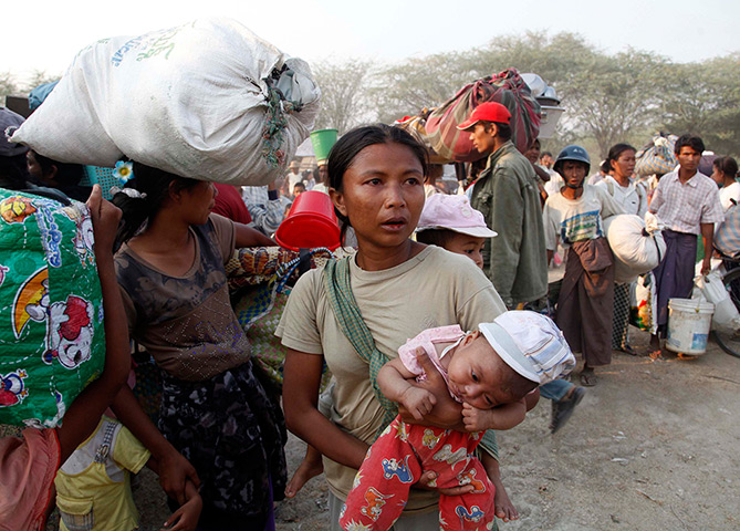 Burma violence: 22 March: Muslim refugees try to move out of a rescue camp in Meikhtila 