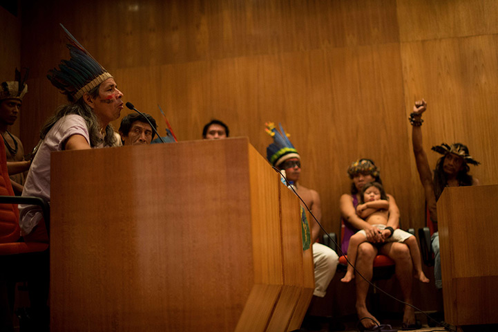 24 hours in pictures : A native testifies at the Federal Court of Justice