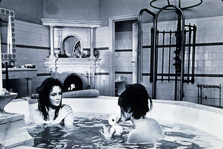 Lesbian film cliches: Secret Ceremony