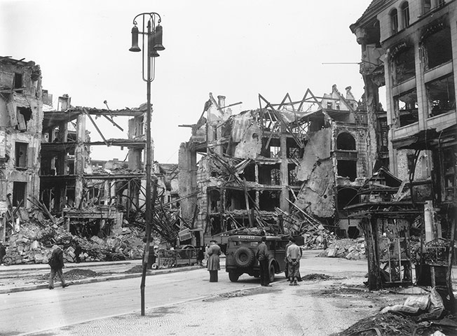 Hampel postcards: Berlin business centre