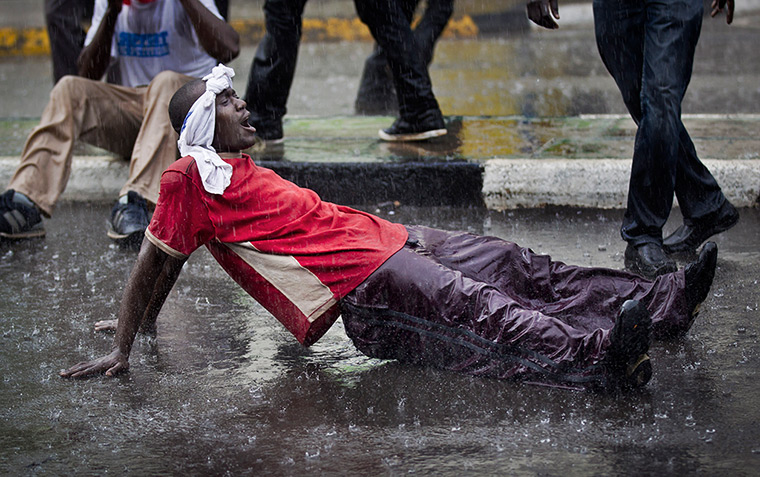 24 hours: Nairobi, Kenya: Supporters of Raila Odinga protest